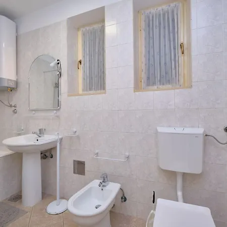 Fuer 4 Personen Ca- 80 M² In Split- Dalmatien - Gespanschaft Split-dalmatien By Interhome *