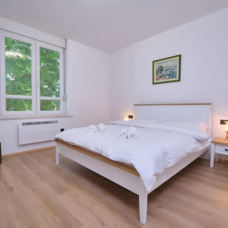 Apartment Fuer 4 Personen Ca- 80 M² In Split- Dalmatien - Gespanschaft Split-Dalmatien By Interhome Appartement