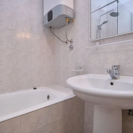 아파트 Fuer 4 Personen Ca- 80 M² In Split- Dalmatien - Gespanschaft Split-dalmatien By Interhome