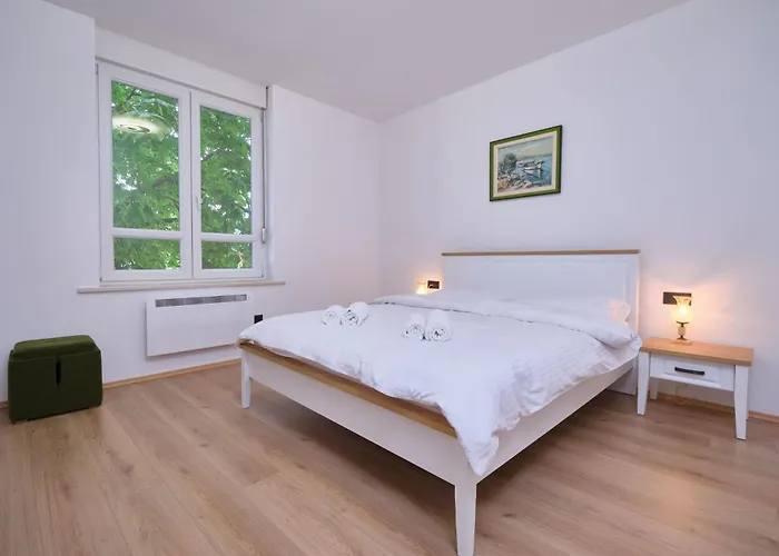 Apartment Fuer 4 Personen Ca- 80 M² In Split- Dalmatien - Gespanschaft Split-Dalmatien By Interhome Appartement