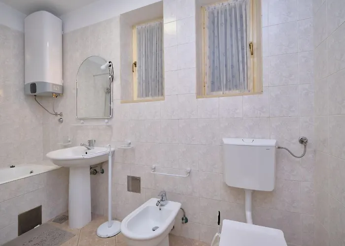 Apartment Fuer 4 Personen Ca- 80 M² In Split- Dalmatien - Gespanschaft Split-Dalmatien By Interhome *