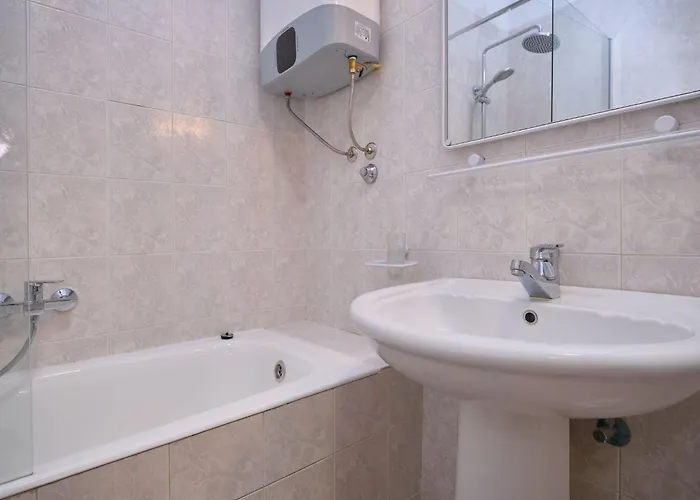 Appartement Apartment Fuer 4 Personen Ca- 80 M² In Split- Dalmatien - Gespanschaft Split-Dalmatien By Interhome