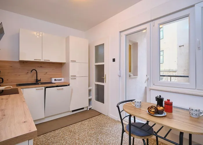 Apartment Fuer 4 Personen Ca- 80 M² In Split- Dalmatien - Gespanschaft Split-Dalmatien By Interhome Appartement Split