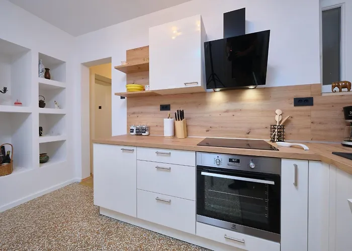 Apartment Fuer 4 Personen Ca- 80 M² In Split- Dalmatien - Gespanschaft Split-Dalmatien By Interhome Appartement *